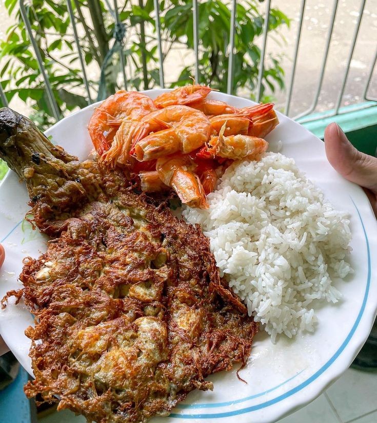 Chel _ Food Blog 🇵🇭 on Instagram_ “Tortang talong, garlic shrimp at mainit na rice for pamahaw_ ✨ 🍃Storytime🍃 Ang aga aga magluto ni Mama-in-law ko ng food namin for the…”.jpg
