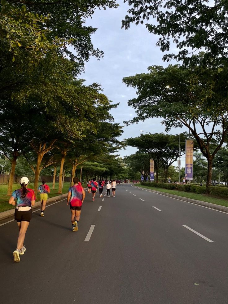 Finish line_ Itu cuma bonus_ Yang paling berharga justru momen-momennya sepanjang jalan 🫶🏻😽 #910nineten #910ninetenrace2025.jpg